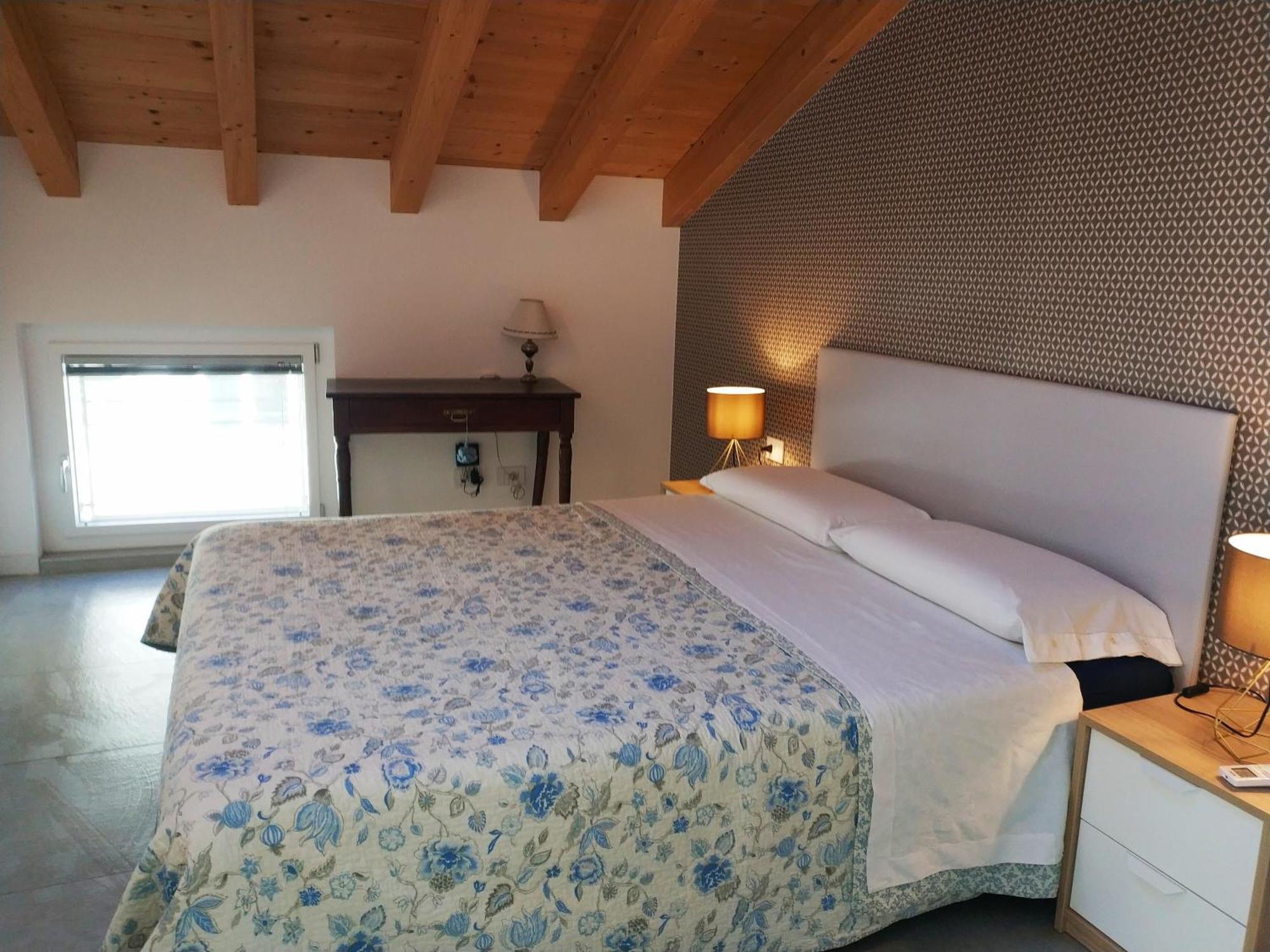 sweet homes Lecco Kamer foto